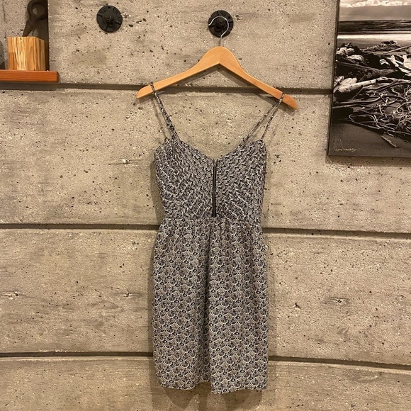 Roxy Dresses & Skirts - Roxy Dress with smocked back detail